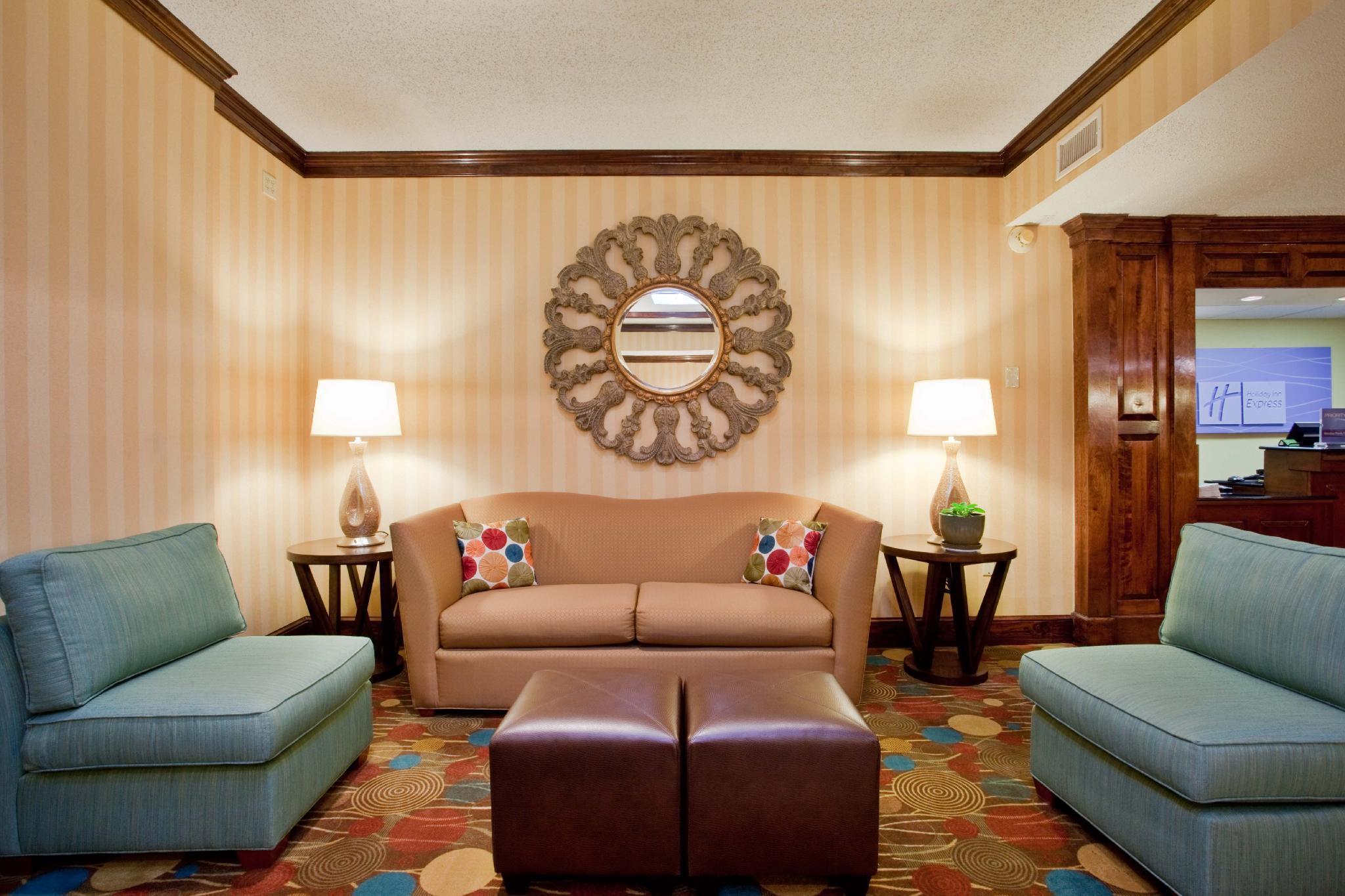 Holiday Inn Express Danville By Ihg Экстерьер фото
