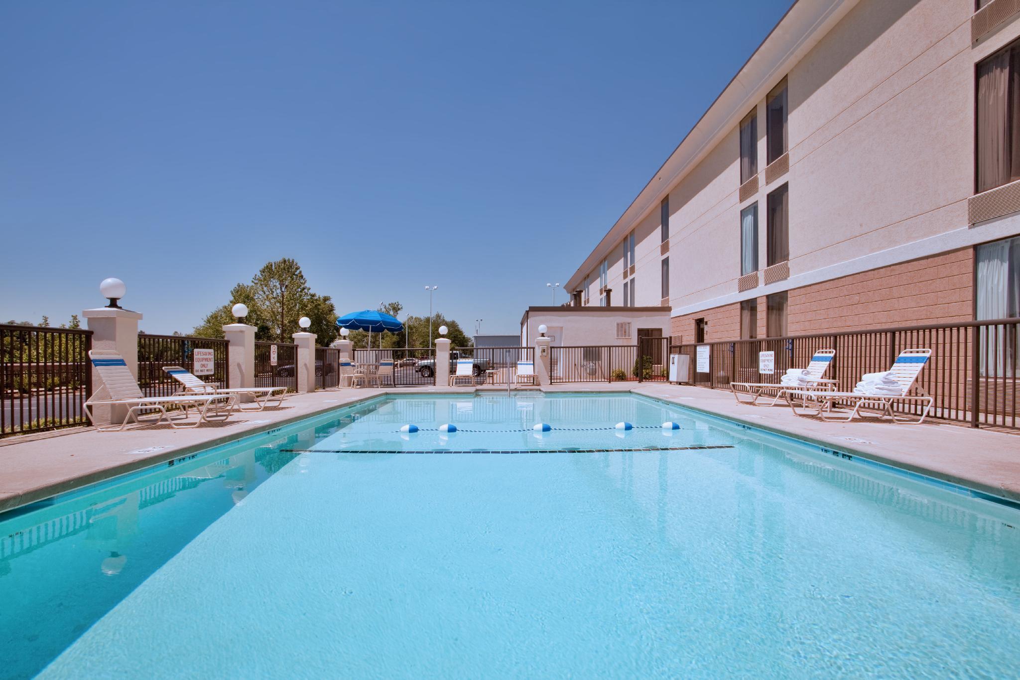 Holiday Inn Express Danville By Ihg Экстерьер фото