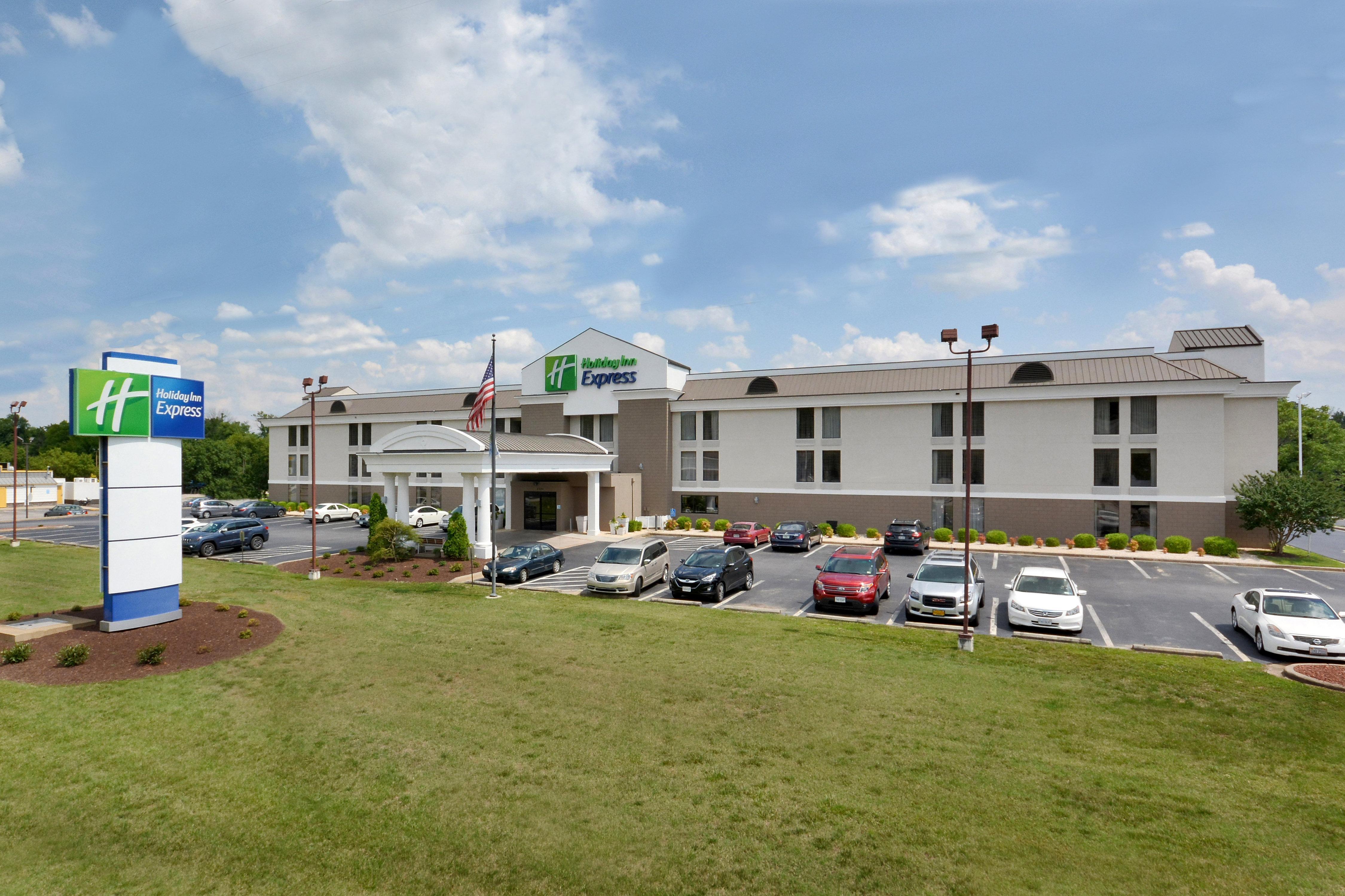 Holiday Inn Express Danville By Ihg Экстерьер фото