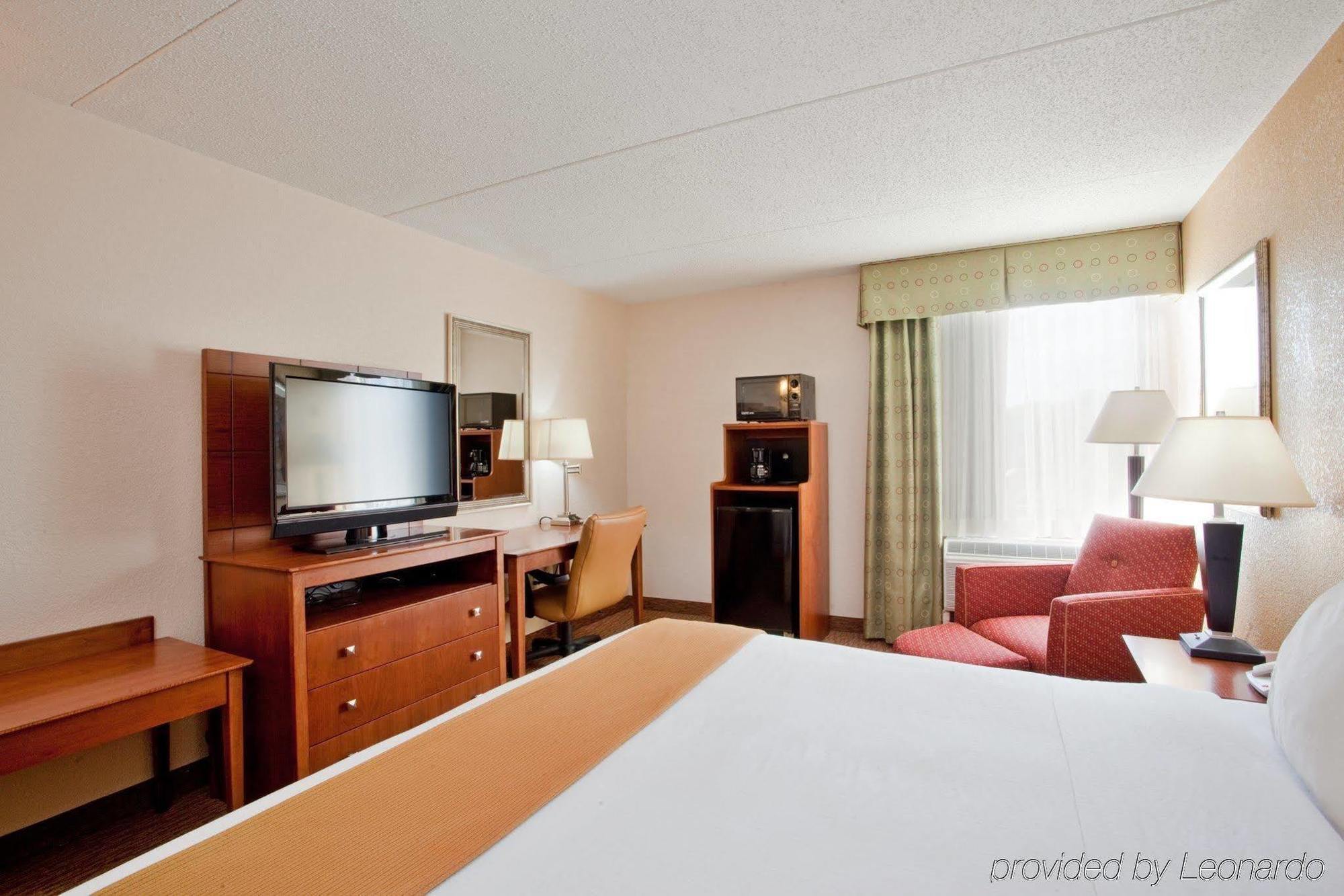 Holiday Inn Express Danville By Ihg Экстерьер фото